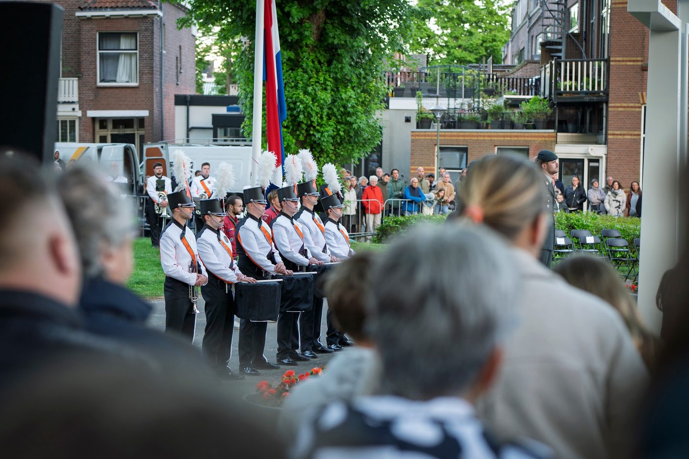 Gisteravond stonden we met een heel mooie groep Juballers op het Sumatraplein… (foto 8 van 10)