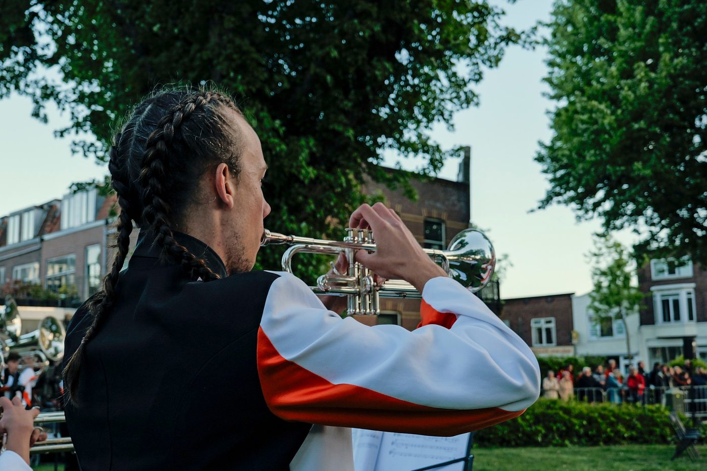 Gisteravond stonden we met een heel mooie groep Juballers op het Sumatraplein… (foto 9 van 10)