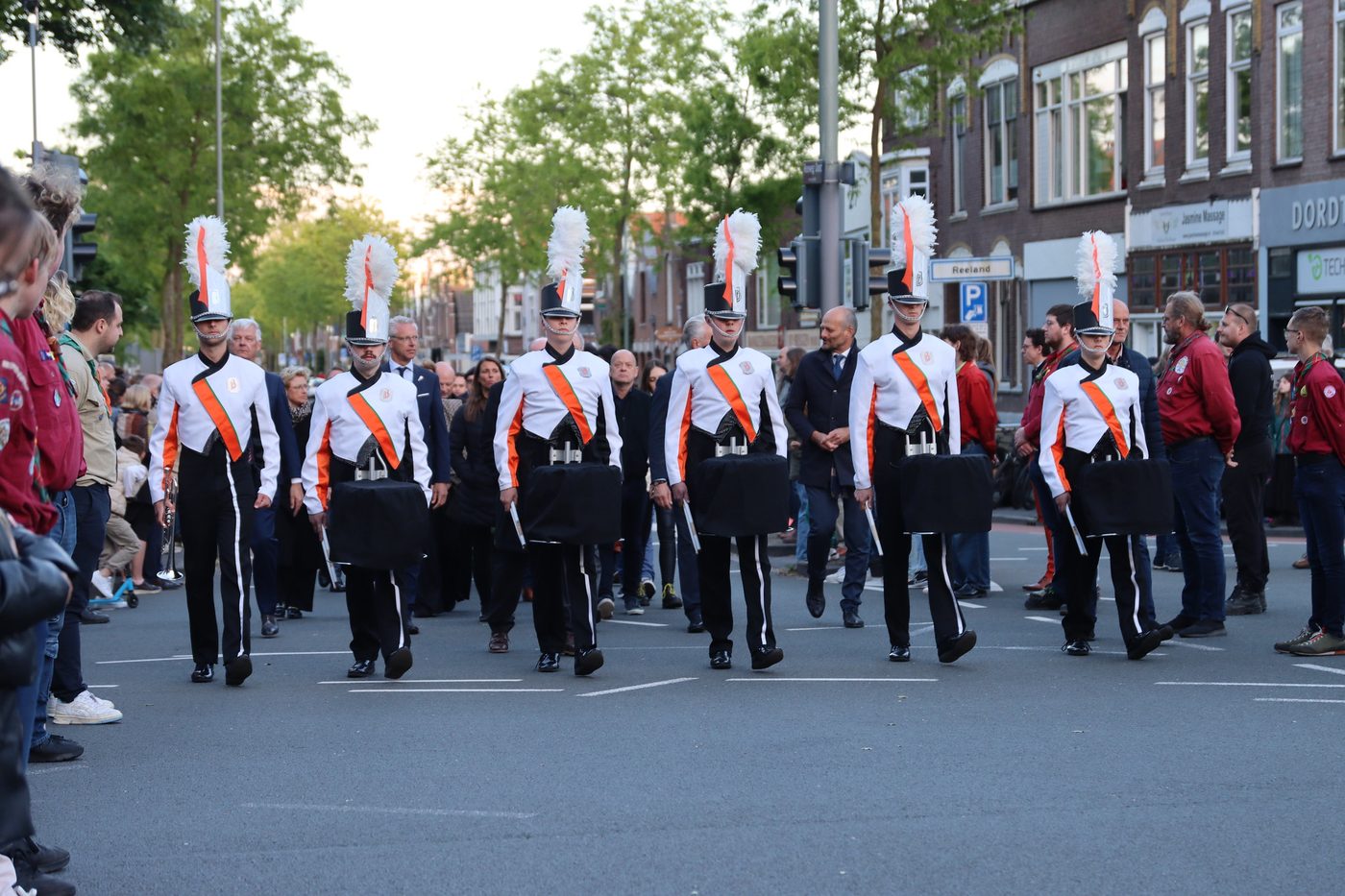 Gisteravond stonden we met een heel mooie groep Juballers op het Sumatraplein… (foto 10 van 10)