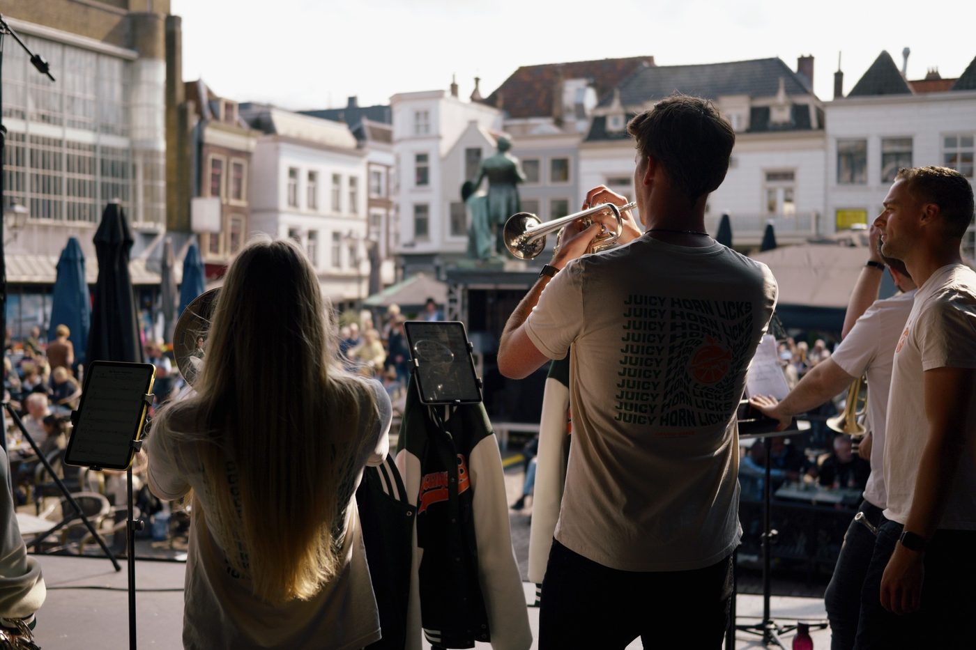 Orange Brass kleurde Dordrecht dit weekend met haar swingende klanken (foto 2 van 10)