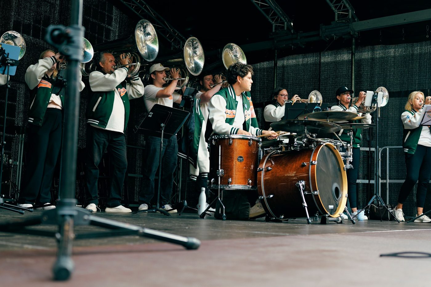 Orange Brass kleurde Dordrecht dit weekend met haar swingende klanken (foto 5 van 10)