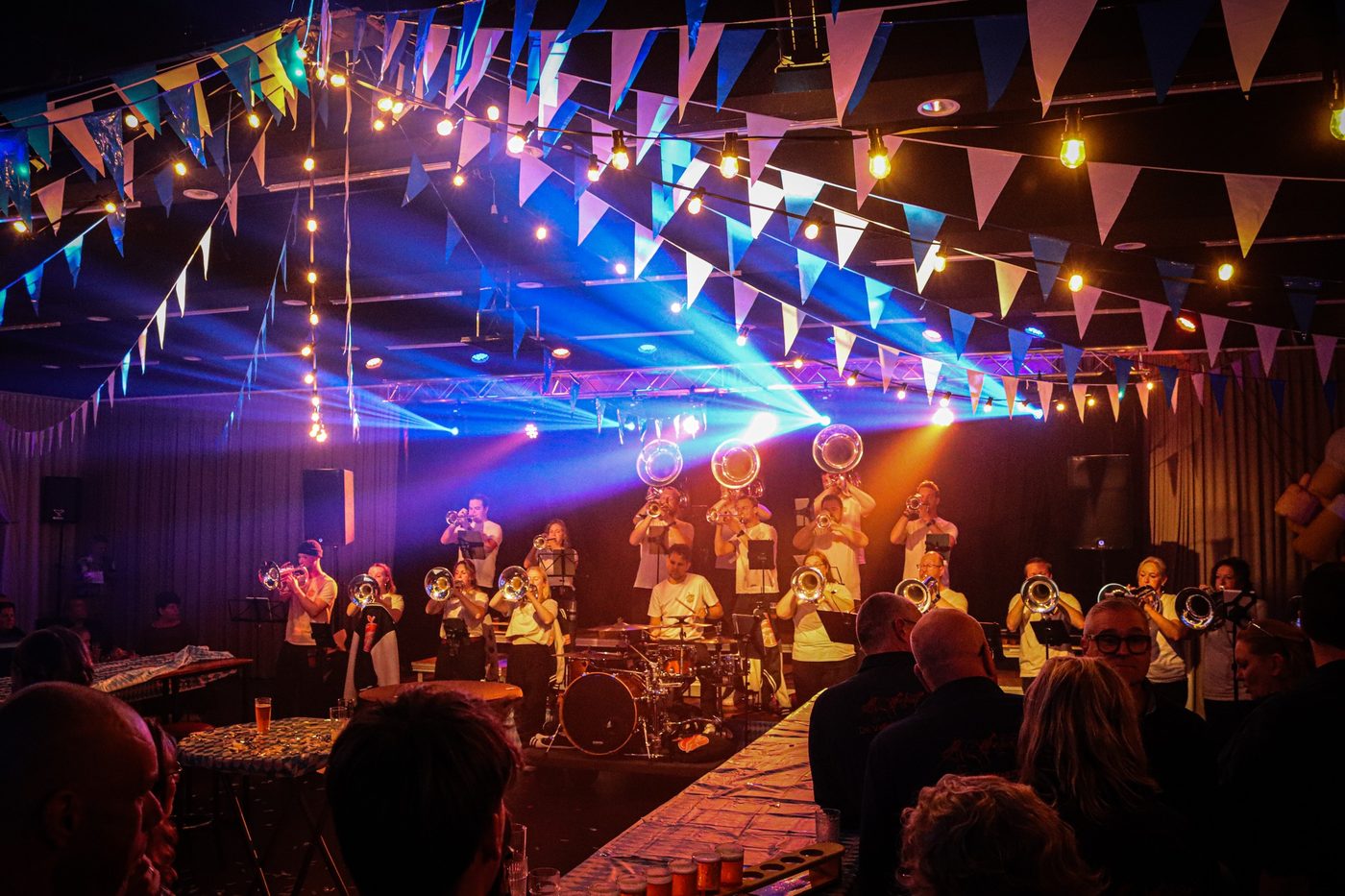 Orange Brass bij het Dweilfest van Iren3! (foto 3 van 6)