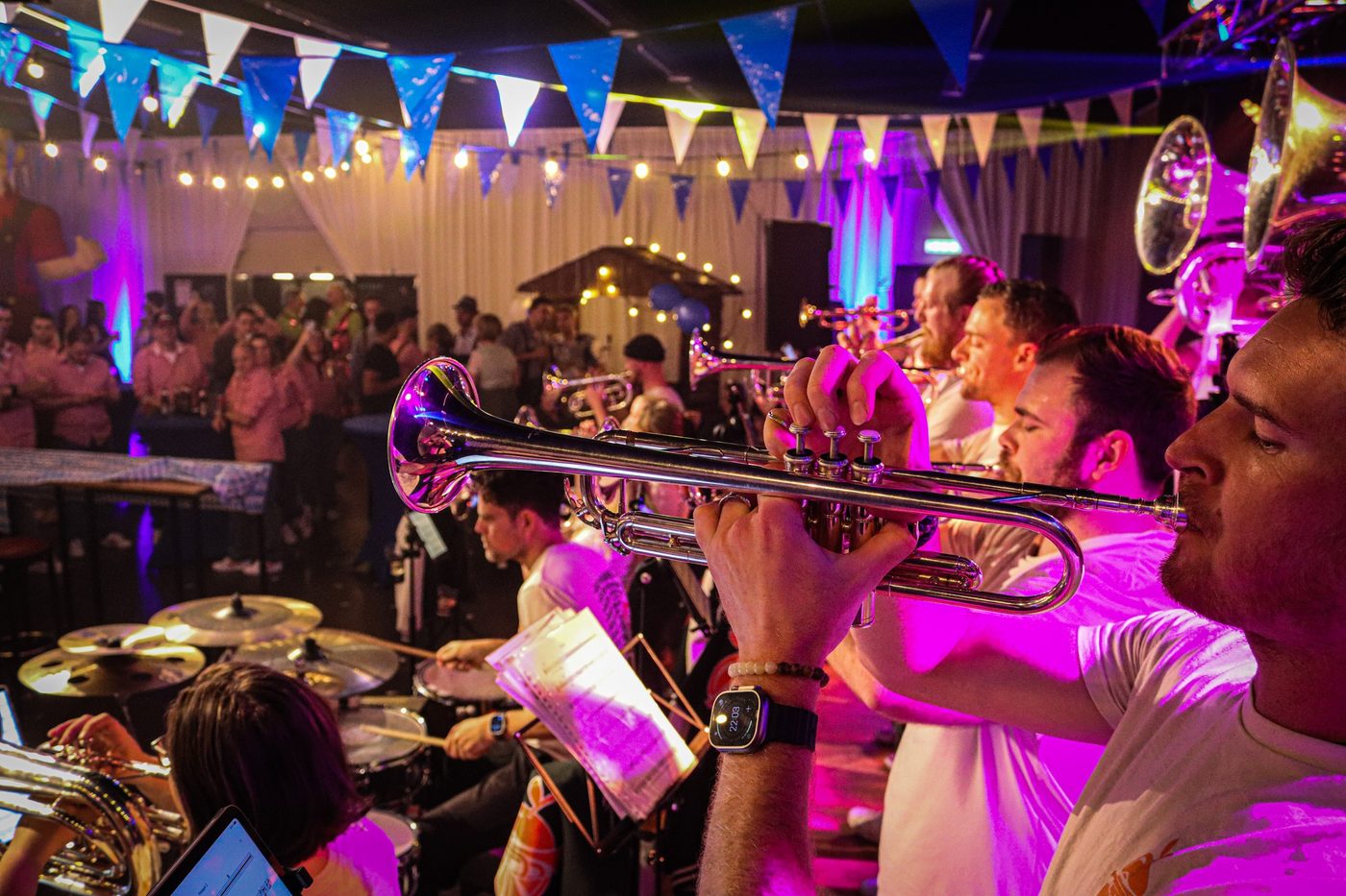 Orange Brass bij het Dweilfest van Iren3! (foto 4 van 6)