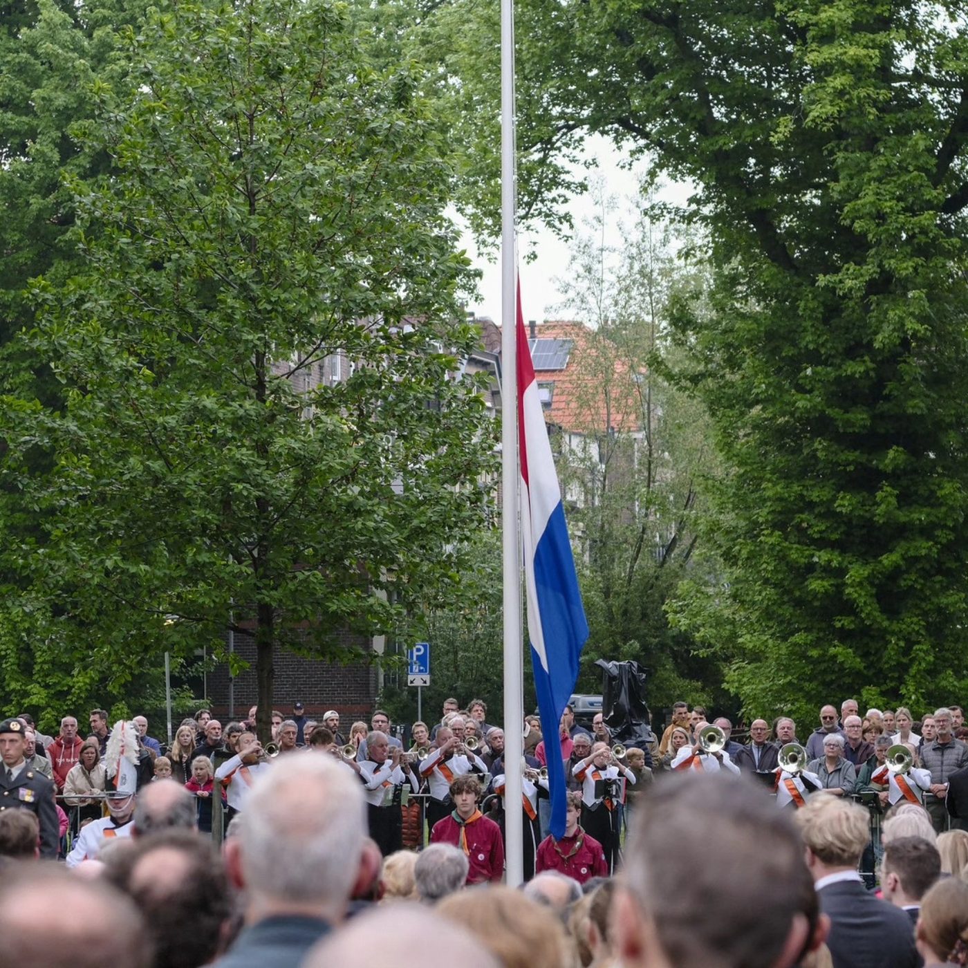 Een drukbezochte Dodenherdenking in Dordrecht (foto 1 van 7)