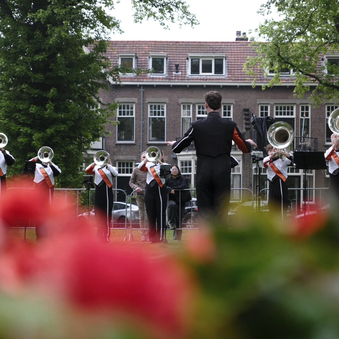 Een drukbezochte Dodenherdenking in Dordrecht (foto 2 van 7)