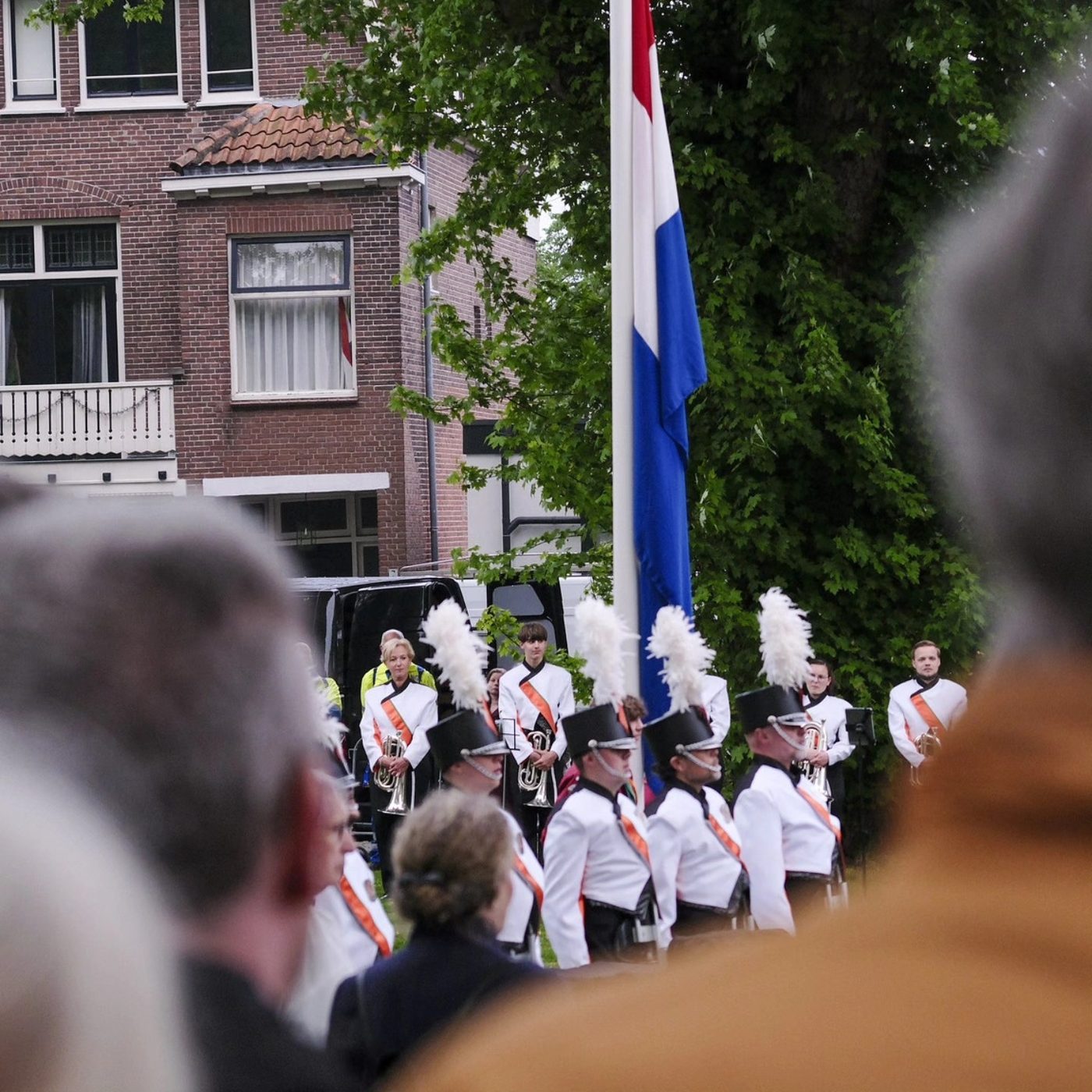 Een drukbezochte Dodenherdenking in Dordrecht (foto 7 van 7)